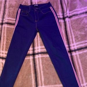 Jeans. White/Red Stripes.